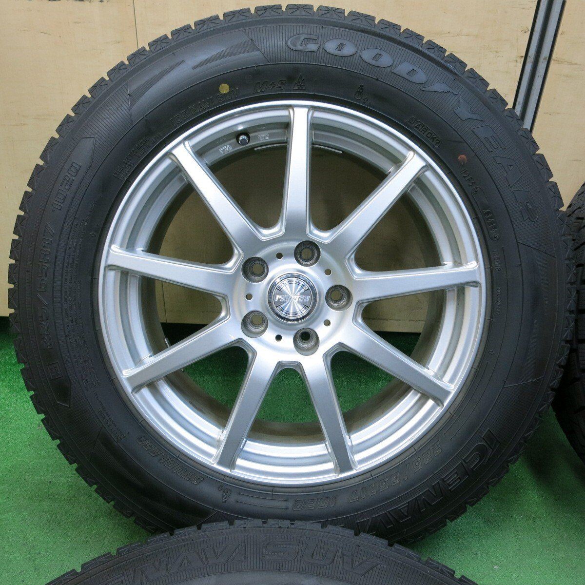 【美品！】225/65R17 スタッドレス【バリ溝】 バリ溝！キレイ！9.5分☆スタッドレス 225/65R17 グッドイヤー