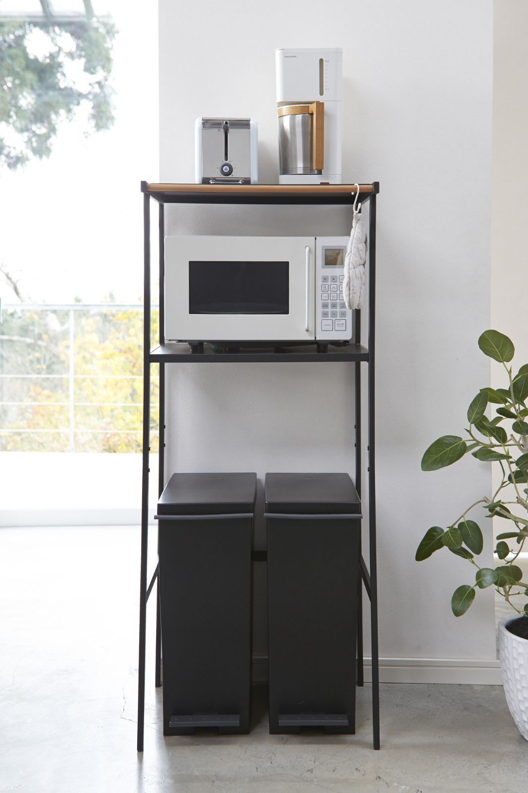 新着商品 キッチンラック tower タワー 2860 約W55XD45XH130cm ブラック ラック ゴミ箱上 山崎実業 Yamazaki