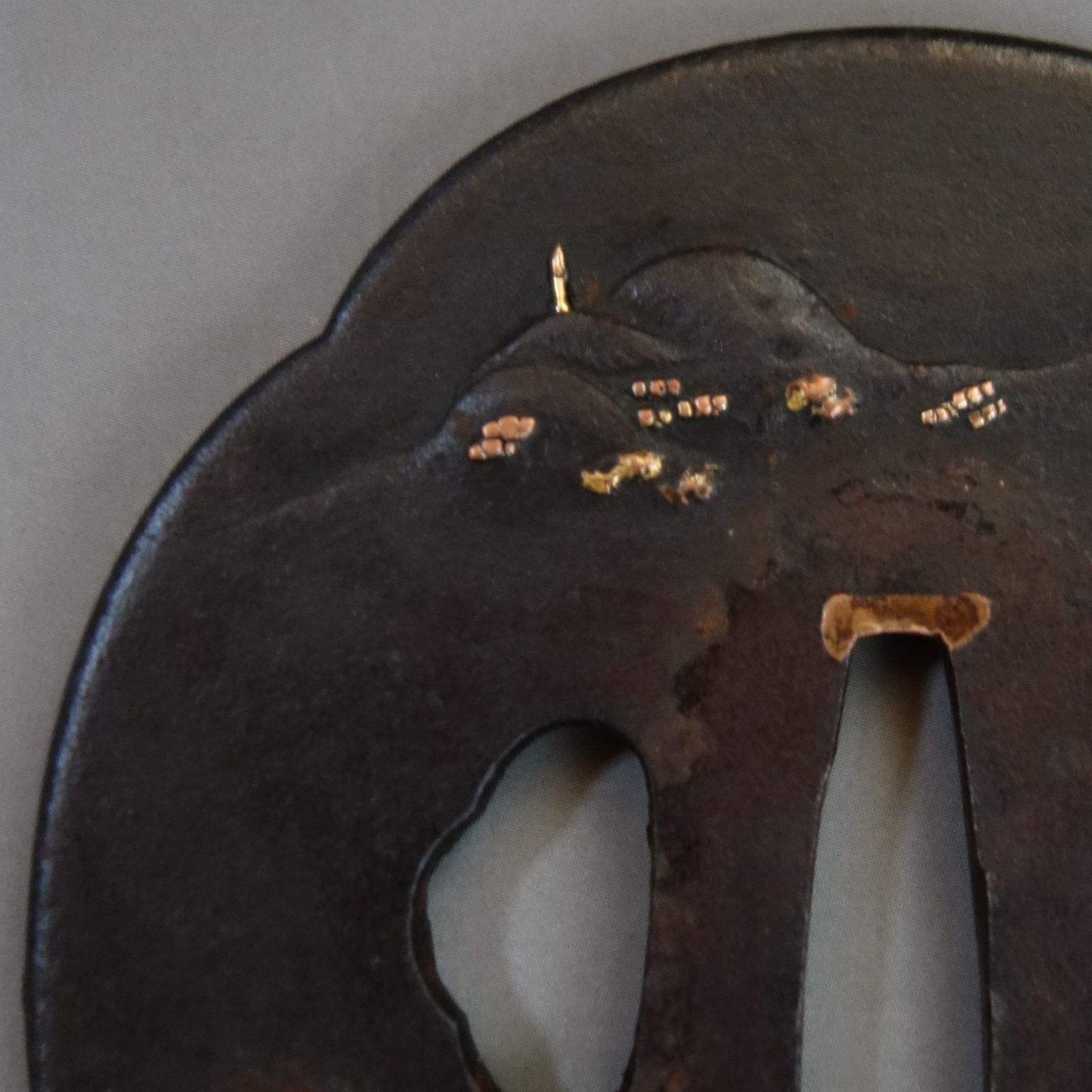 鉄地縁頭 玉鋼 江戸中期 無骨な拵に 良い錆です 鉄地縁頭 玉鋼 江戸