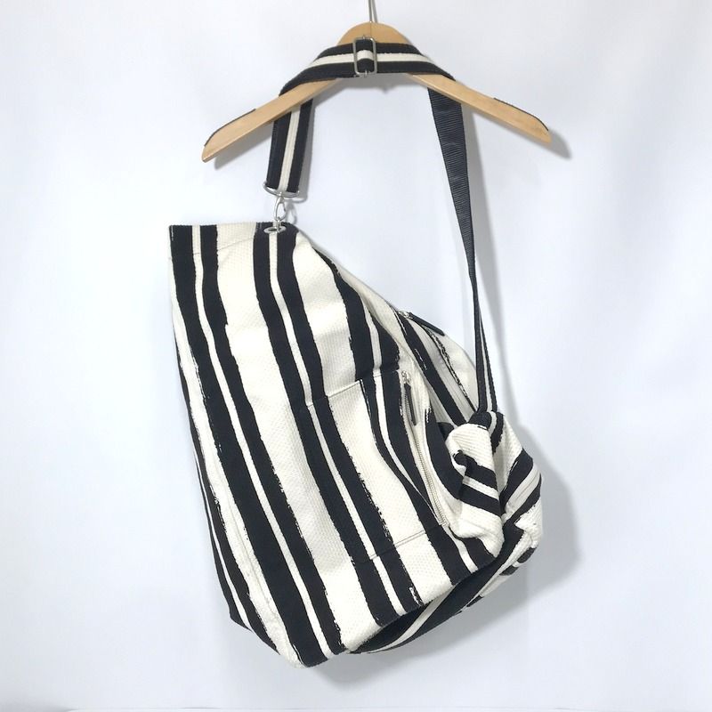 ISSEY MIYAKE ストライプショルダーバッグ LEAF – isseymiyake.com