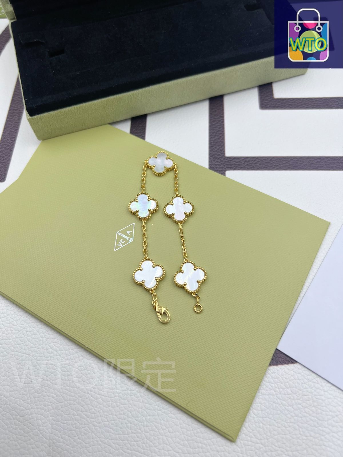 四つ葉のクローバー ホワイト