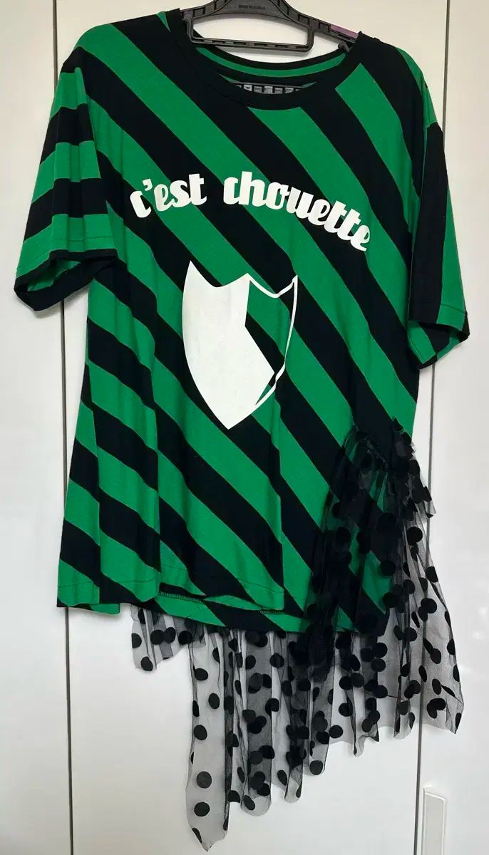 ラッキーシュエット半袖Tシャツとドレス