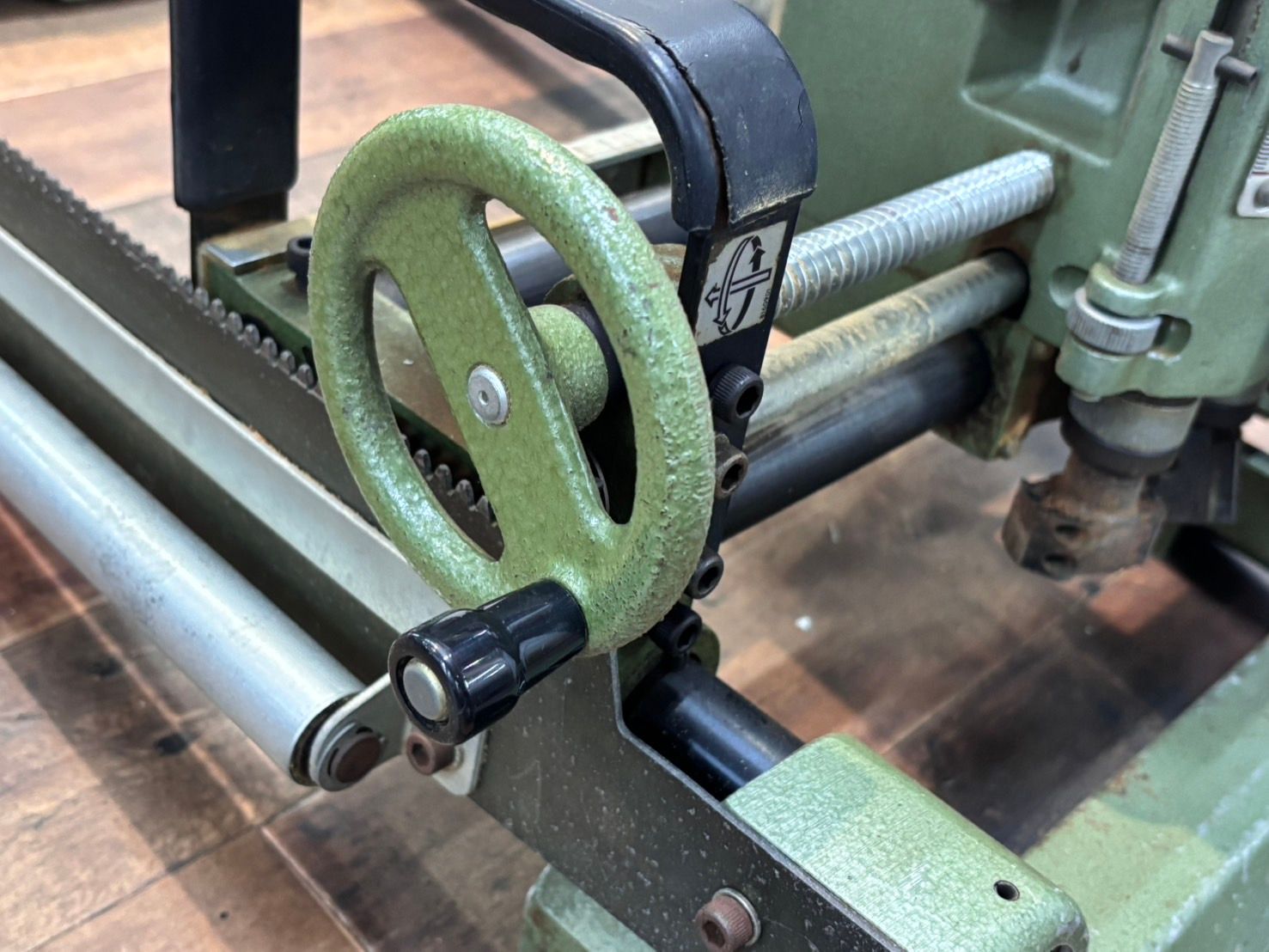 h8558 makita マキタ 2516 ルーター 加工機 木工機器