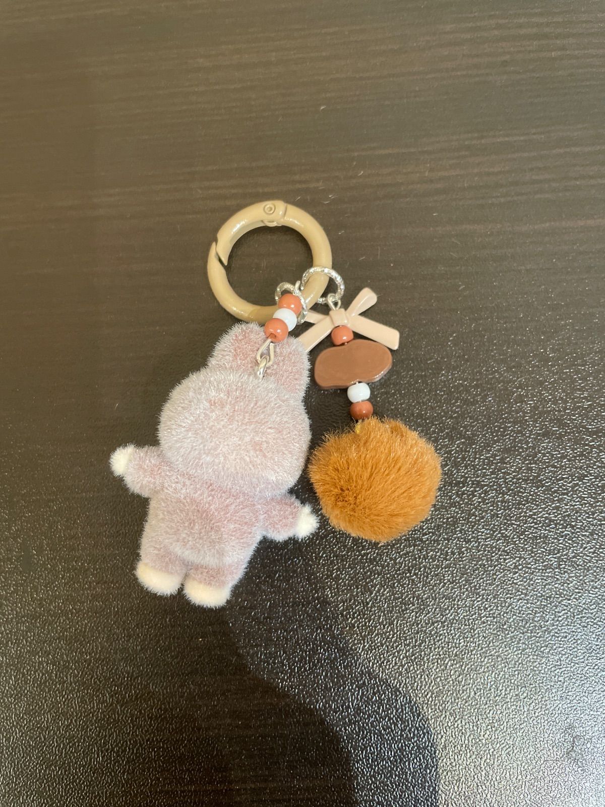 残りわずかラブブバニーキャラクター ポンポン付きキーホルダーセット ラブブキャラクターキーホルダー3個セット - メルカリ