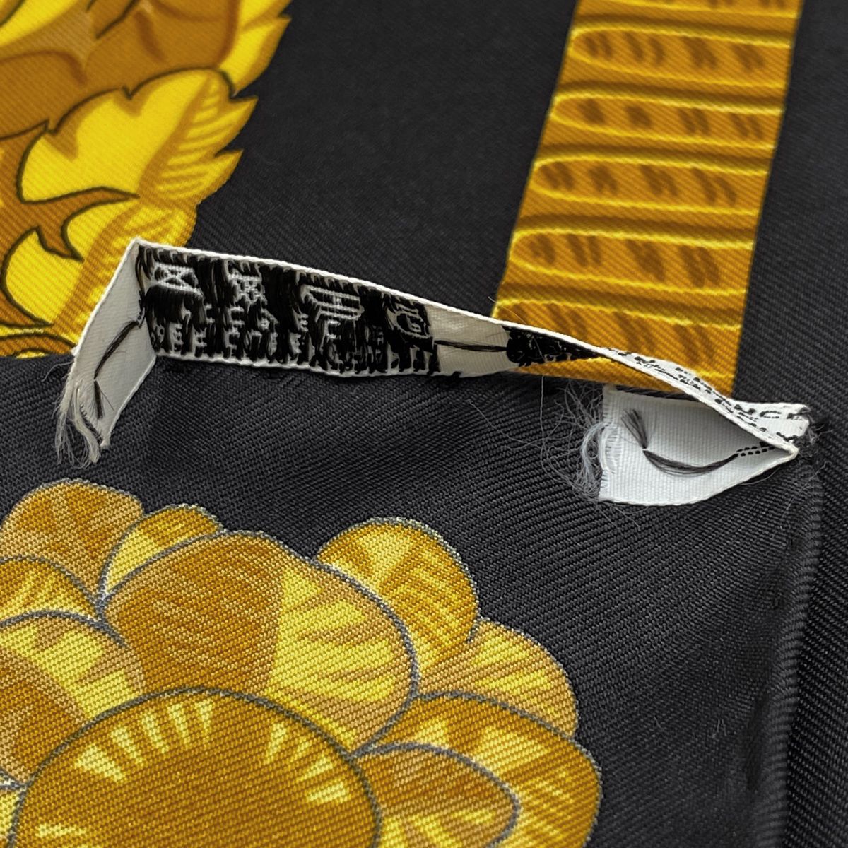 最終値下げ‼️エルメス　スカーフ　ARMETS en PANACHE HERMES エルメス カレ90 ARMETS PANACHE 羽飾りの兜 シルク100