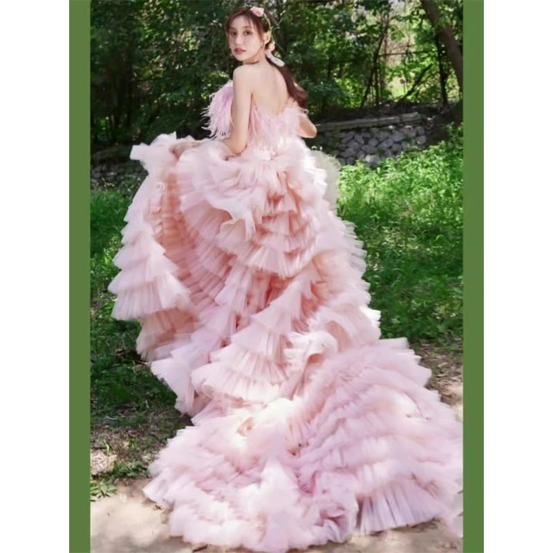 ウェディングドレス ピンク ゴージャス フリル ロング丈 舞台 結婚 結婚式 カップル 前撮り 写真撮影 発表会 写真 スタジオ お洒落 フェミニン ガーリー 大きいサイズ SNS映え インスタ映え