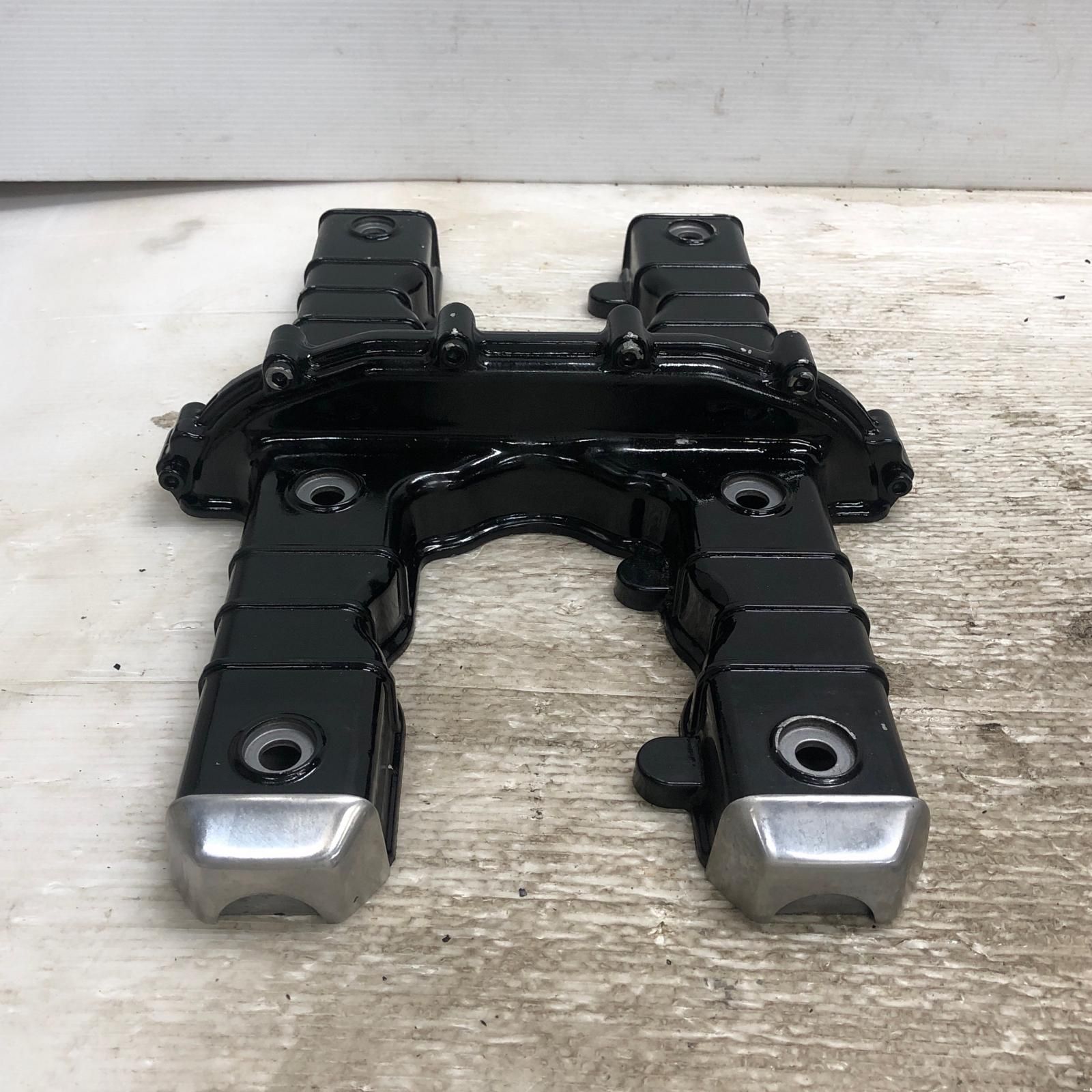 シリンダーヘッドカバー カワサキ