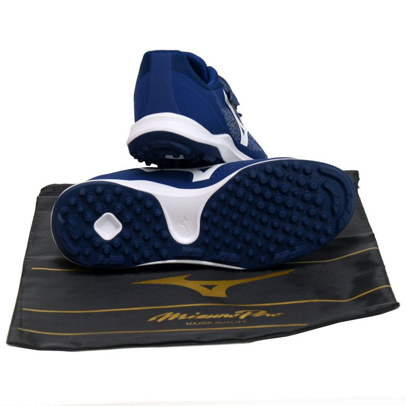 トレーニングシューズ