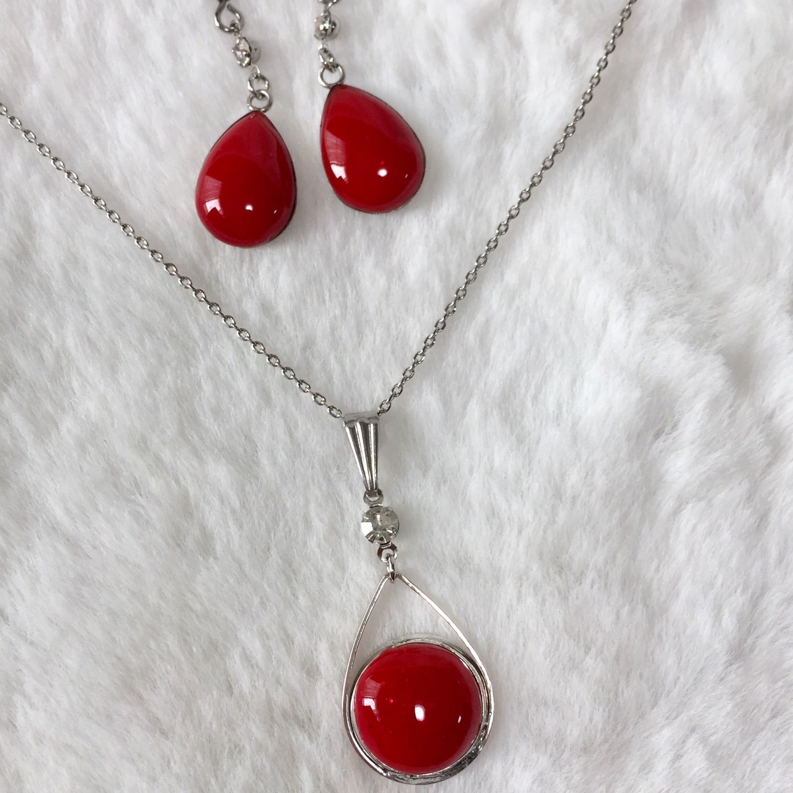 レッド】雫ネックレス&ピアス/イヤリングセット (金具交換無料) - メルカリ