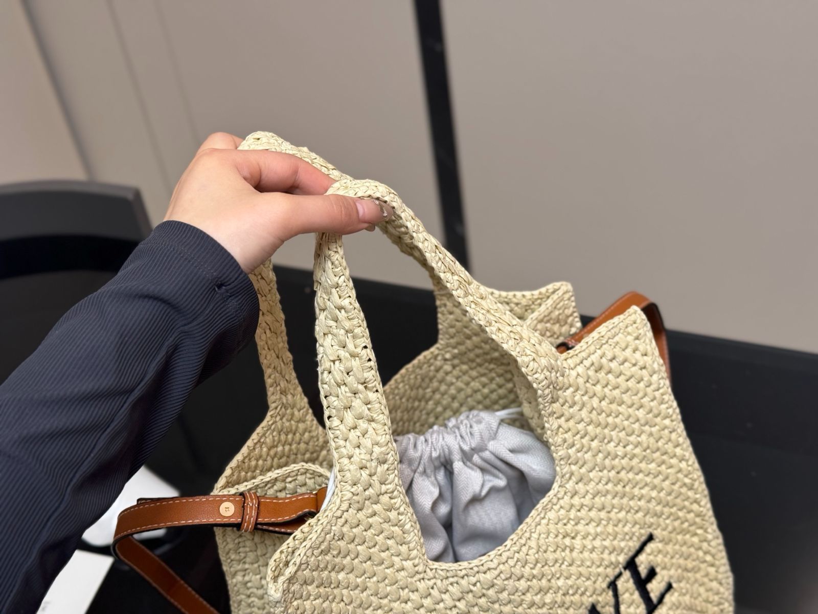SALE【国内発送】LOEWE◆ビッグ編み トートバッグ 今日特価】Loewe 草編 トートバッグ!国内送料無料!限定在庫