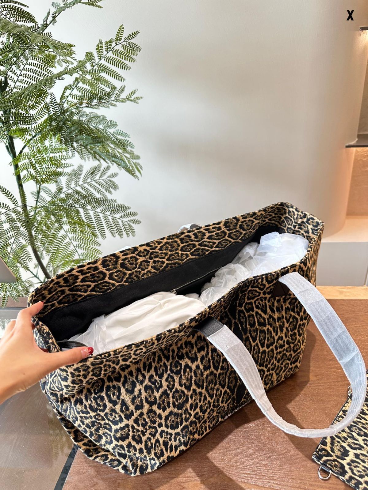 今日特価】Balenciaga 豹紋 ショッピングバッグ！国内送料無料