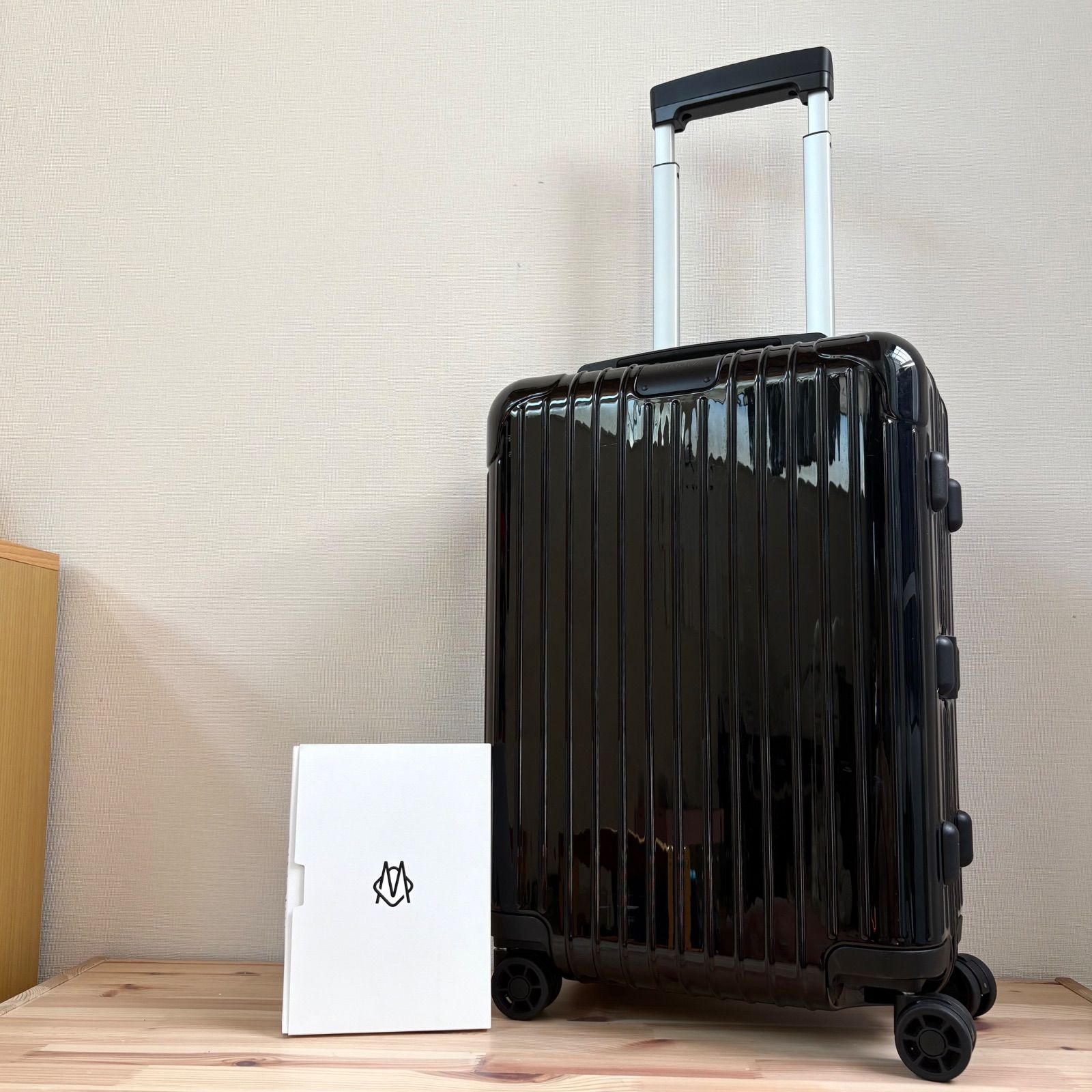 美 使用２回 RIMOWA Essential Cabin S 34L リモワ エッセンシャル キャビン S キャリーケース 機内ok