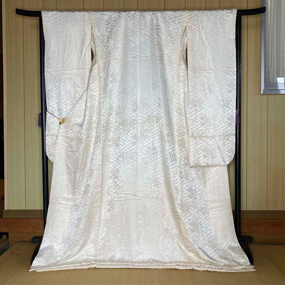 掛下 白打掛 色打掛 白 撮影用 結婚式 リサイクル 正絹 花嫁衣装 裄65.5m 身丈178cm Mサイズ 1942