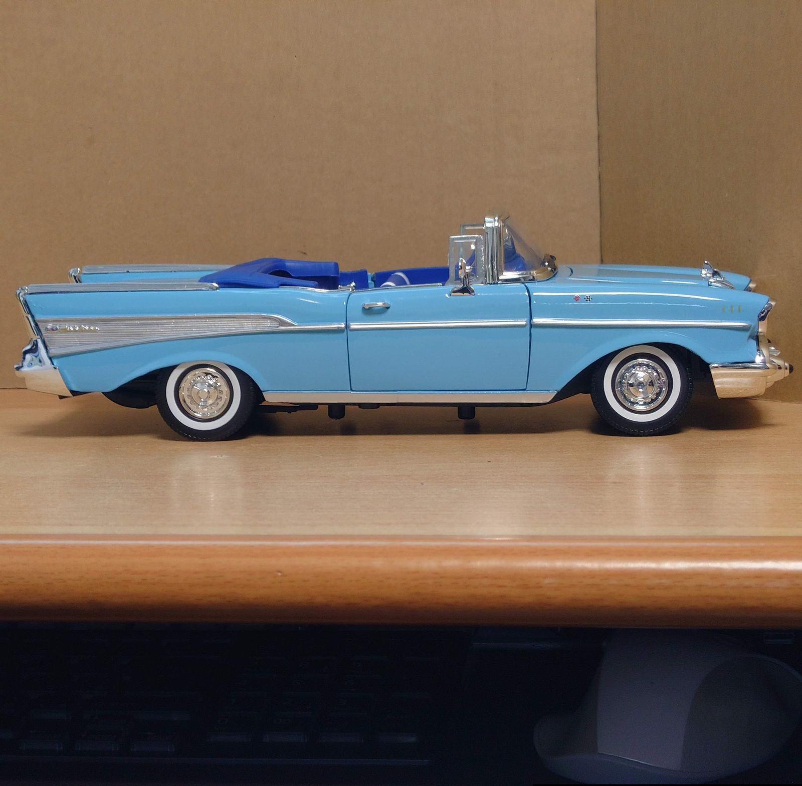 1/18 シボレーベルエアコンバーチブル ブルー 1957 Chevy MM製 - メルカリ