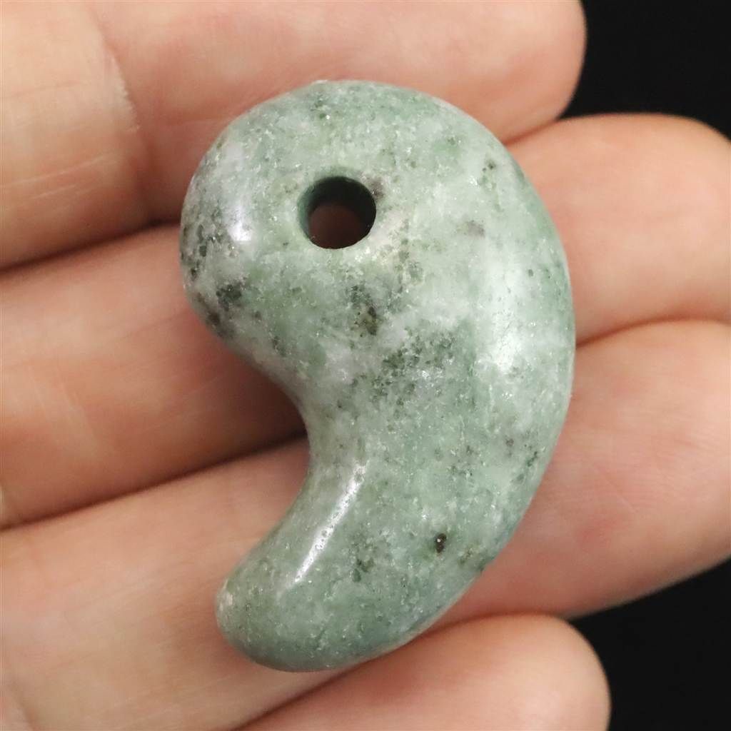 翡翠勾玉8 Amazon.co.jp: 糸魚川翡翠 勾玉 置物 小滝産 80mm (theory xyz