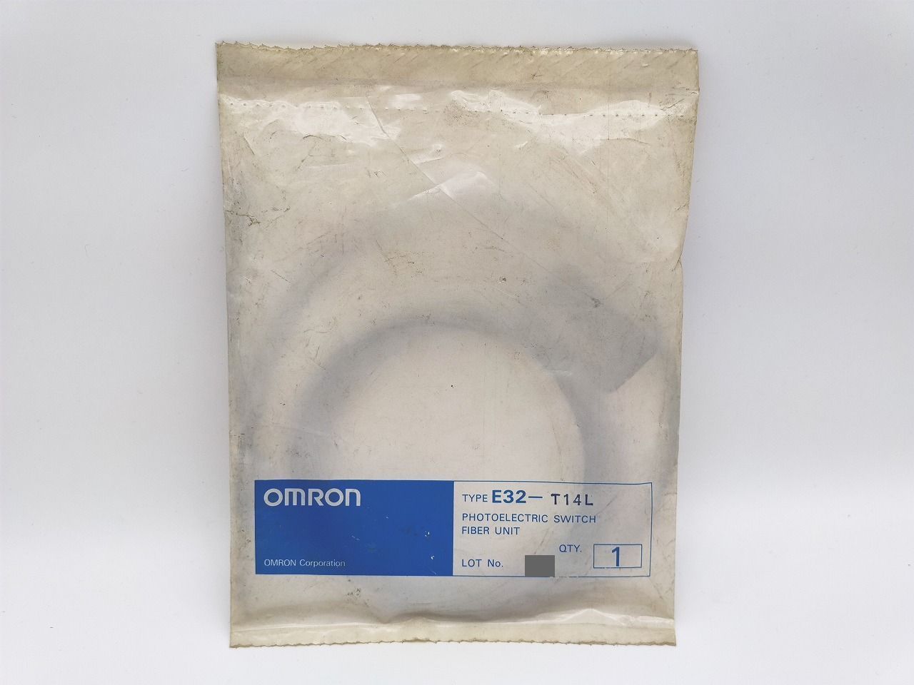 インボイス対応 袋汚れあり 新品 オムロン OMRON E32-T14L