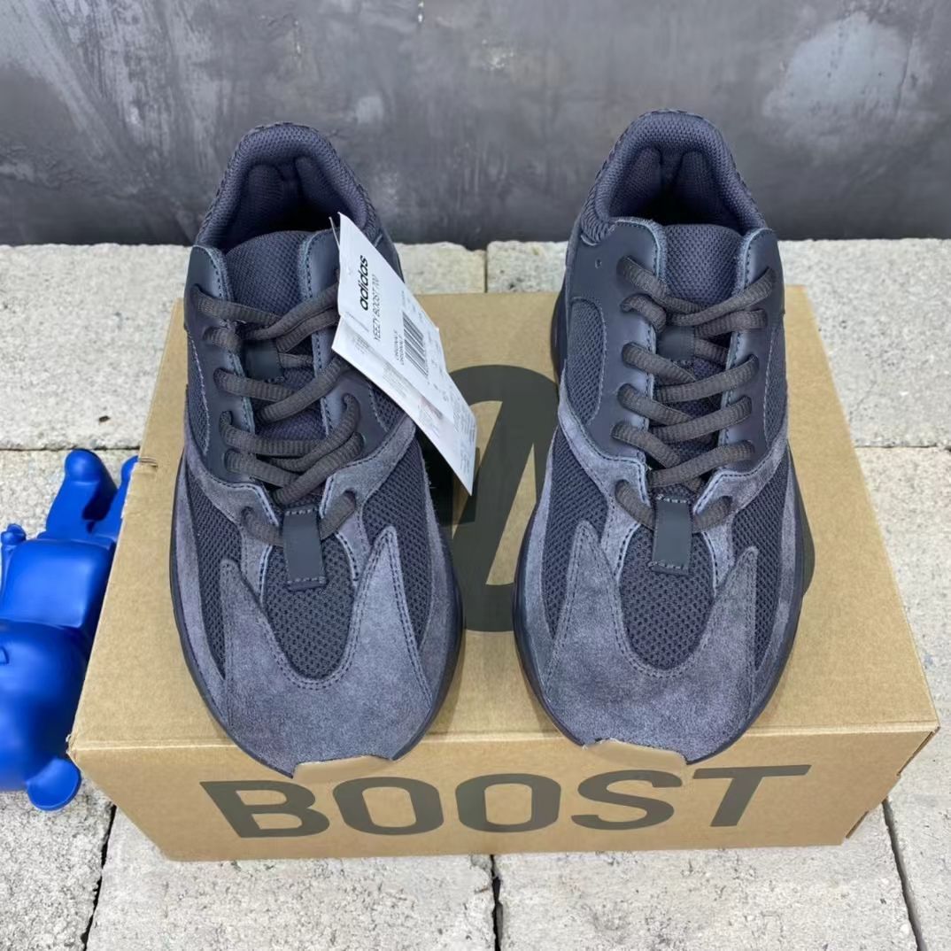 【adidas】Yeezy Boost 700'Utility Black'