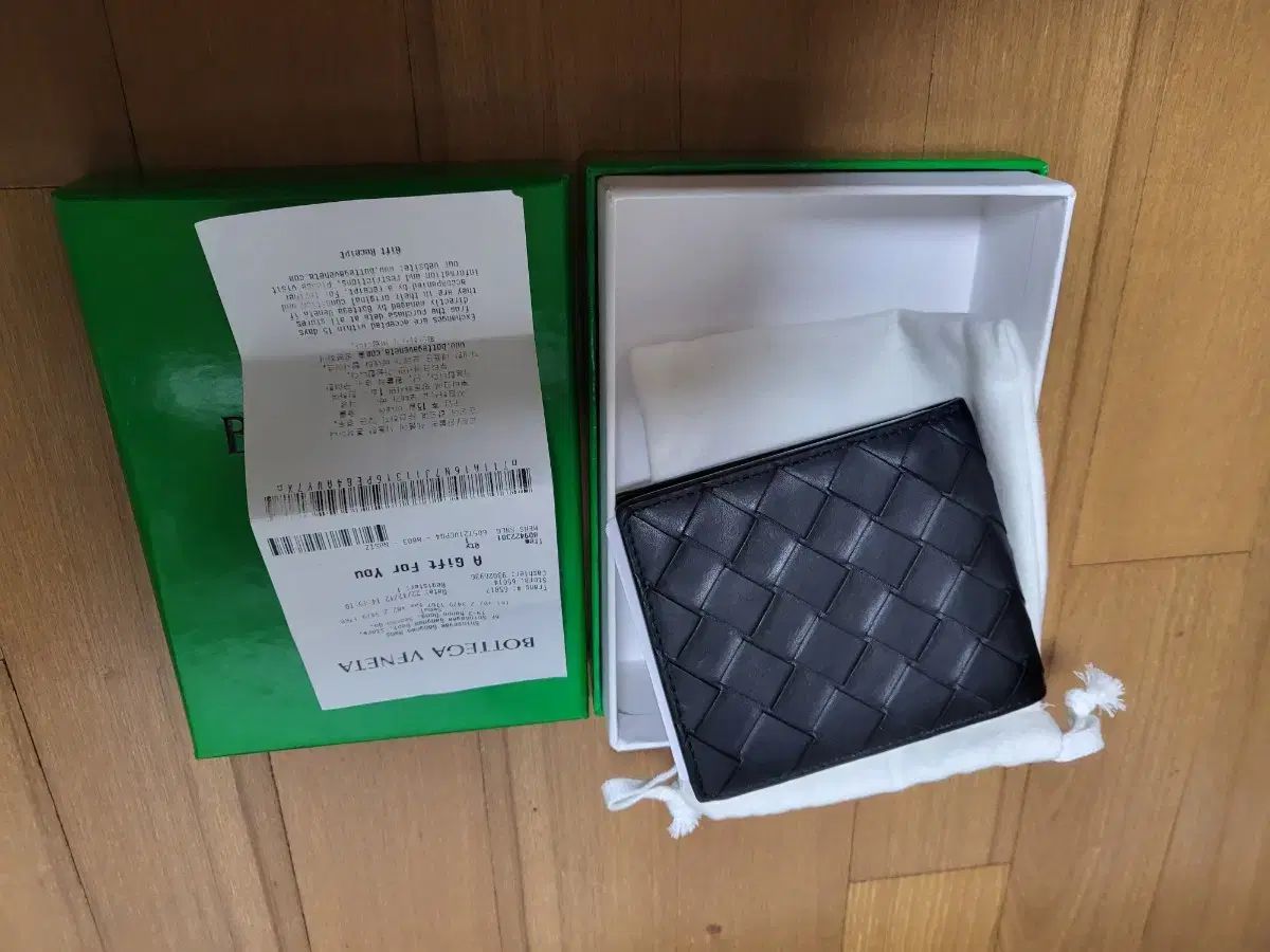 Bottega Veneta ボッテガヴェネタ 二つ折り財布 新モデル