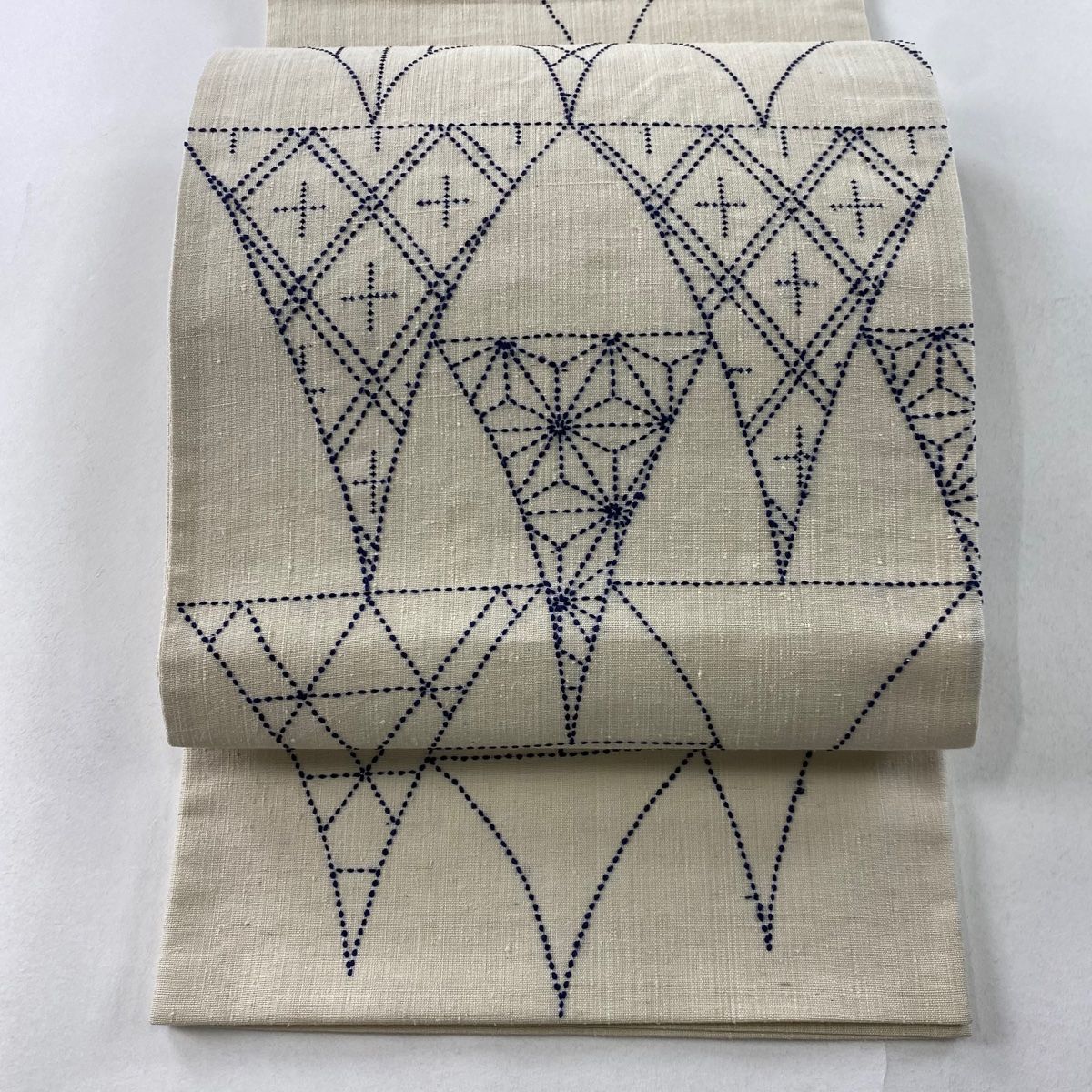 袋帯 名品 麻の葉 幾何学模様 刺し子刺繍 ベージュ 六通 正絹