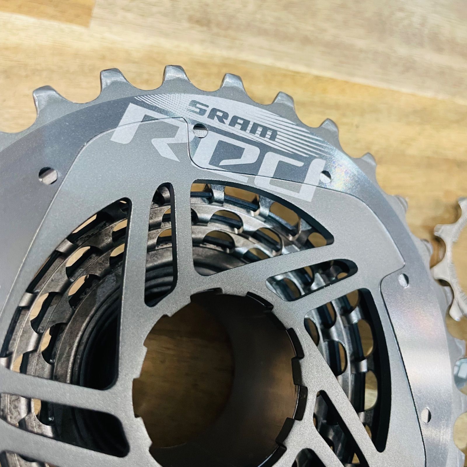 希少】 SRAM RED22 XG-1190 11-30T 11S カセット スプロケット スラム レッド 11速 超軽量 193g 削り出し  シマノフリー対応 ヒルクライム - メルカリ