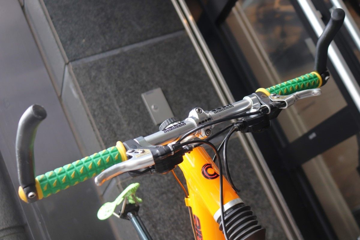 マウンテンバイク　キャノンデールSUPER　V900フレーム手渡しのみ キャノンデール CANNONDALE SUPER V900 シマノ 8S アルミ マウンテン