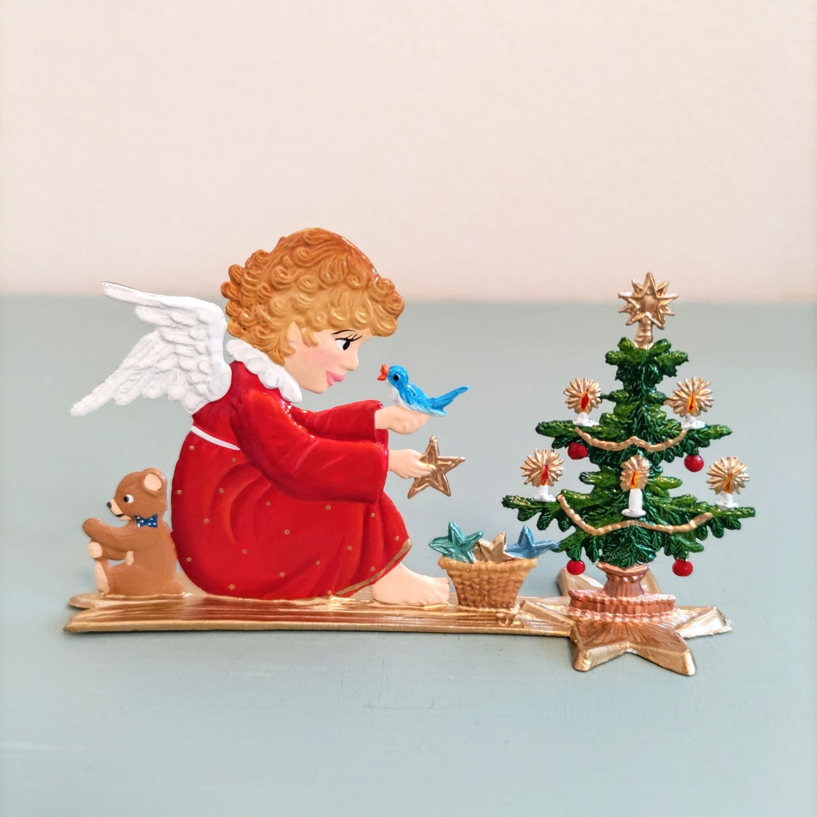 ドイツ もみの木の前に座る天使 スタンド錫製 工芸品 クリスマス飾り ...