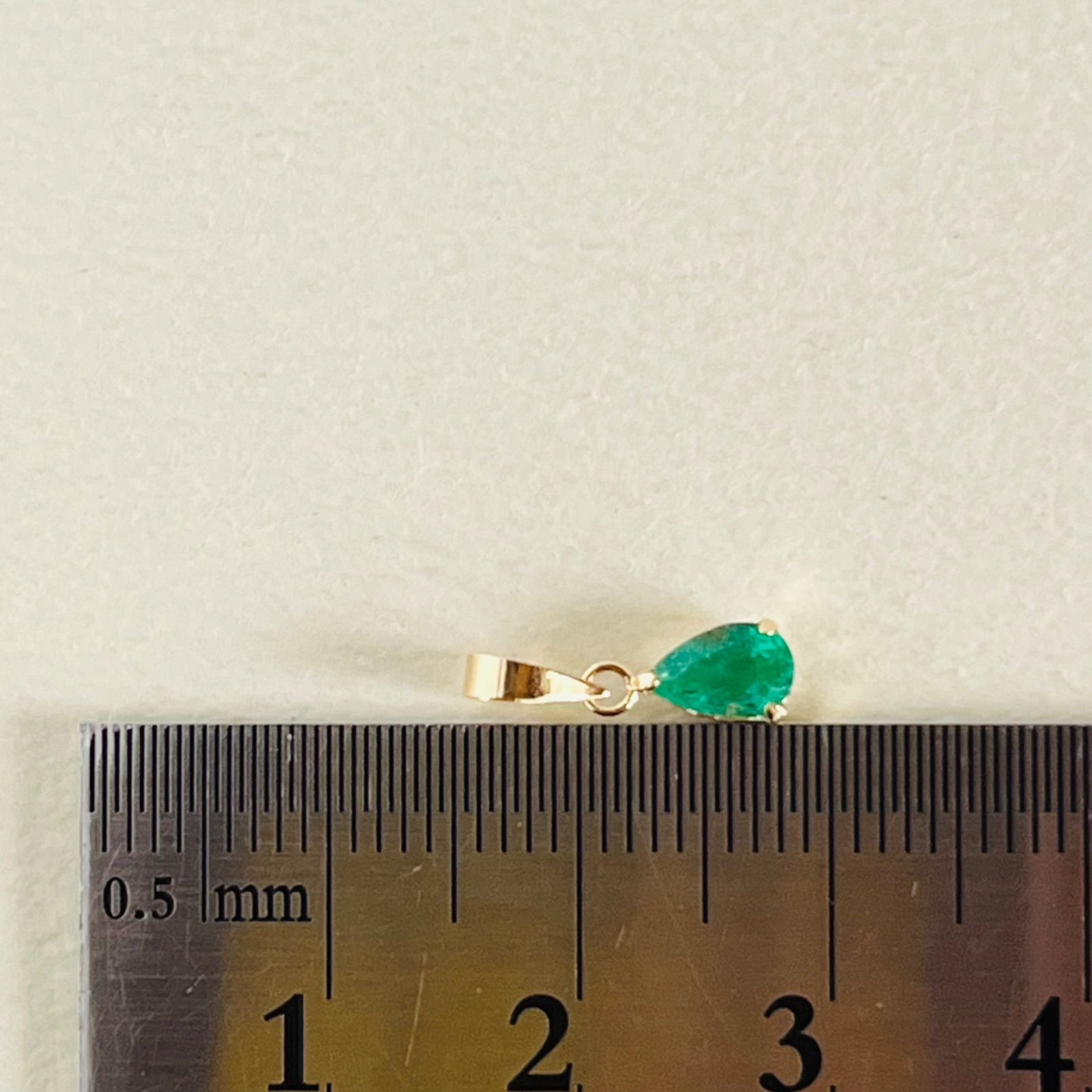 K18 天然石エメラルド ペンダントトップ 18金イエローゴールド