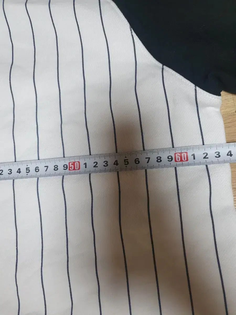 大割引を提供しています。 LG TWINS アイコニック起毛 フードTシャツ 100 肌触り