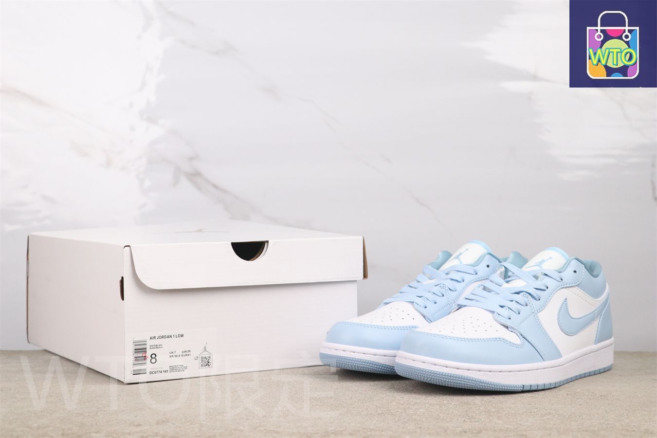 23㎝ウィメンズエアジョーダン1ロー　アルミニウム Nike Women's Air Jordan 1 Low 