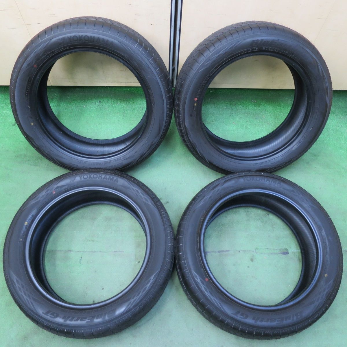 新車外し 25年 205 55R17 ヨコハマ BluEarth-GT AE51 ブルーアース タイヤ 17インチ ノア ヴォクシー 等 5092709イノタ