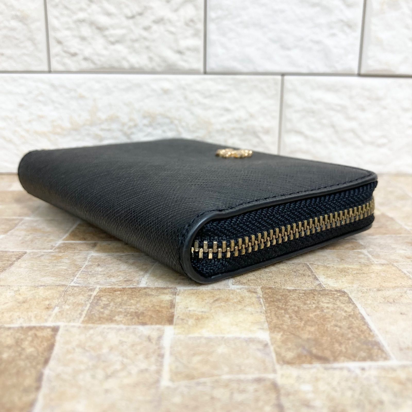 Tory Burch トリーバーチ コインケース 黒 無地 ロゴ付き サフィアーノ 