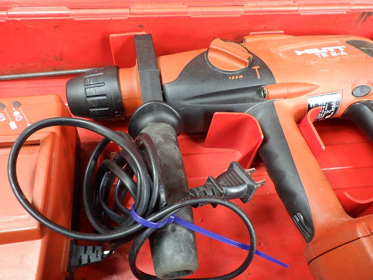 人気メーカー HILTI ヒルティ 充電式ロータリーハンマードリル TE2-A22 バッテリ 充電器 品