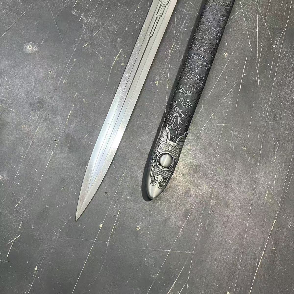 限定モデル 黒の大逆刀 姿居合刀 武具 冷兵器 刀装具 武蔵 指揮刀 手鍛造打 限定モデル 黒の大逆刀 姿居合刀 武具 冷兵器 刀装具 武蔵