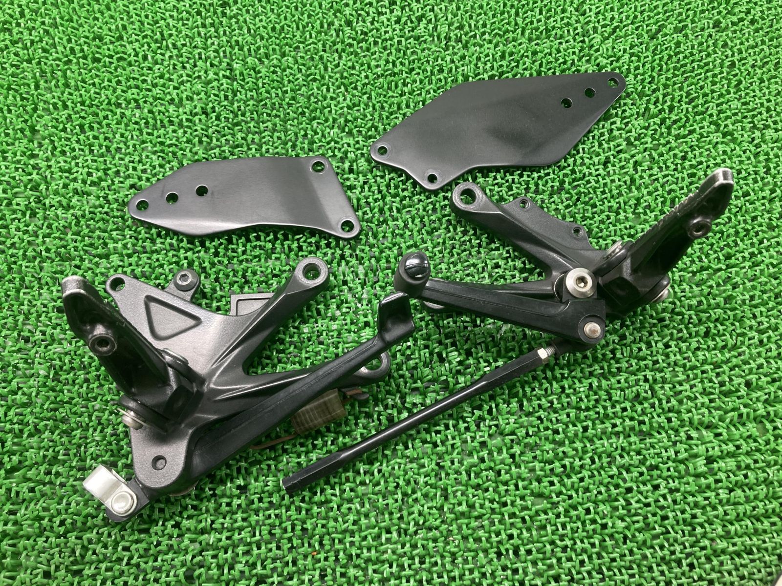 ZX-10R ステップ 左右 0226/0227 カワサキ 純正  バイク 部品 ZXT00D 0226 0227 ブレーキペダル シフトペダル ペグ 車検 Genuine:22315689