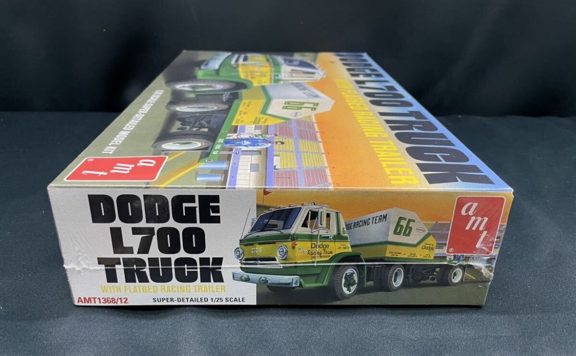 AMT1368 1/25 1966 ダッジ L700 トラック・フラットベッド