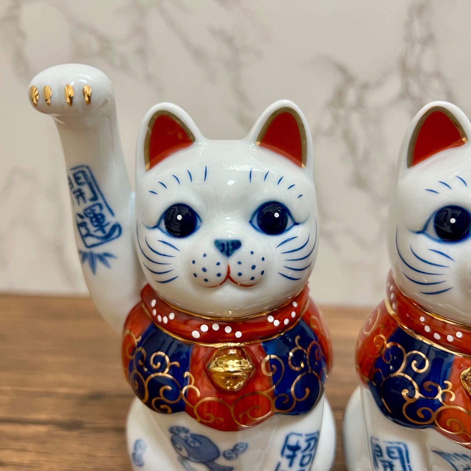 招き猫　2体セット　右手左手　招福赤青スカーフ猫　縁起物　手長猫　当時物　置物 楽天市場】招き猫 l 福づくし 大 右手 白 赤 黒 黄 瀬戸焼 日本