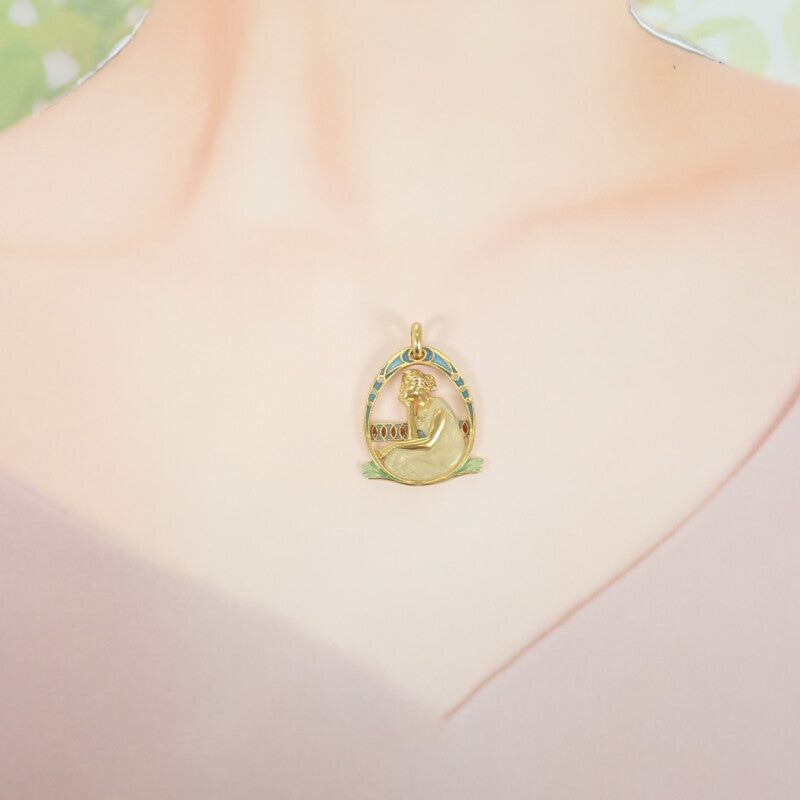 女性