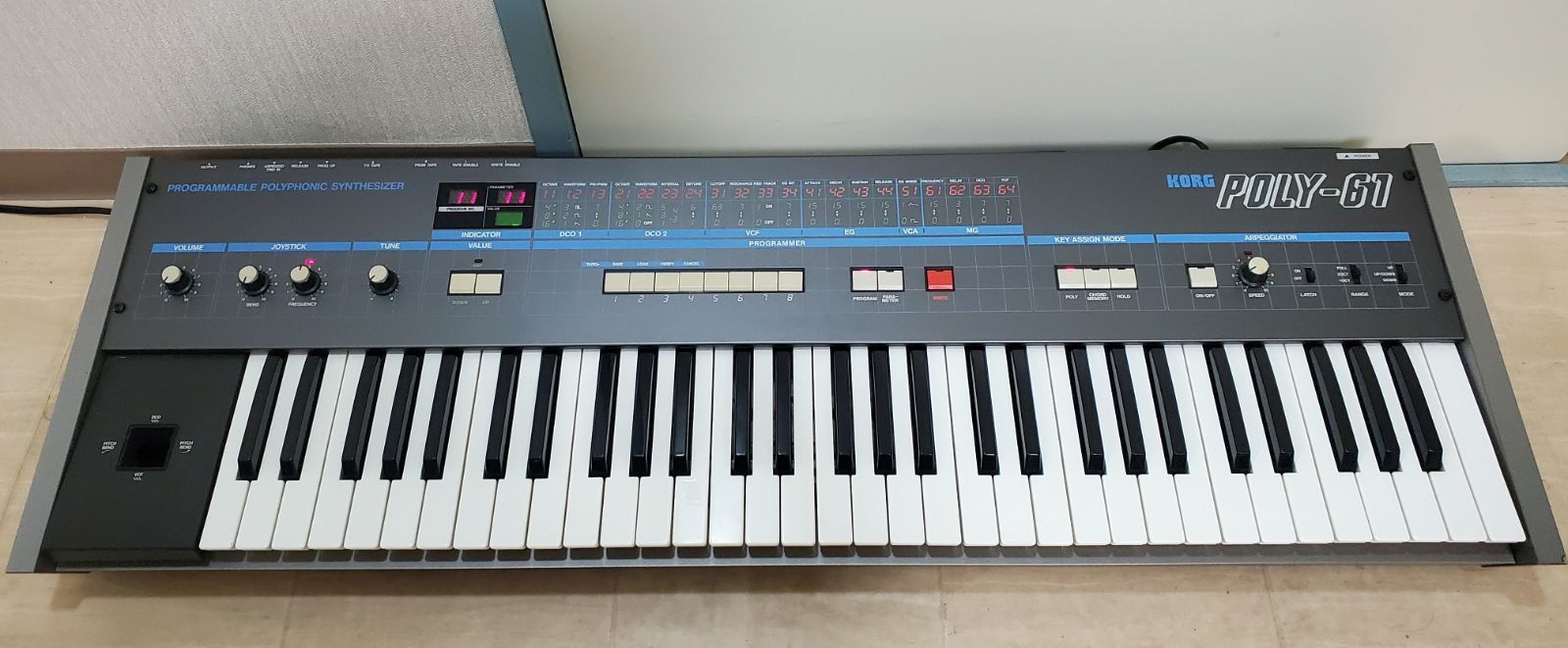 KORG POLY-61 アナログシンセサイザー KORG POLY - 61 | Just play - YouTube