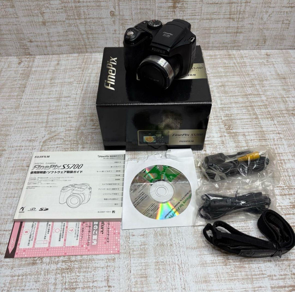 FUJIFILM Finepix S5700 フジフィルム