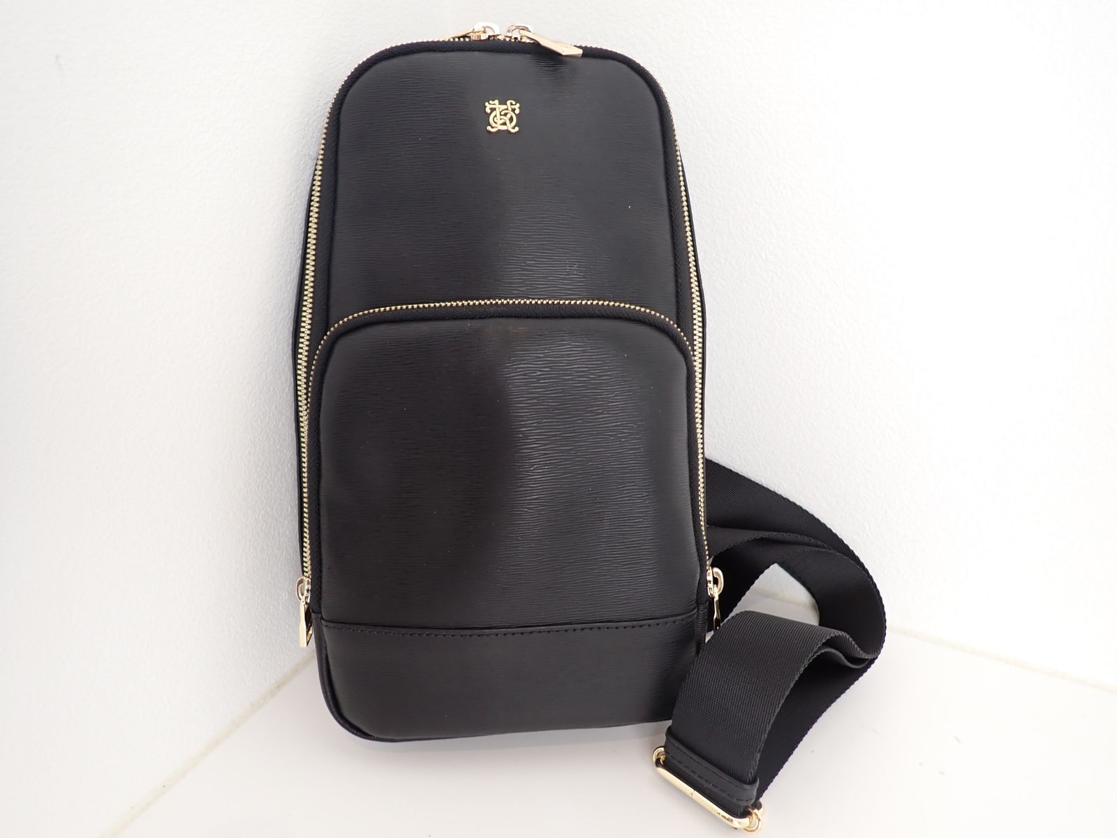 美品 TAKEO KIKUCHI(タケオキクチ) レザーボディバッグ ワンショルダー