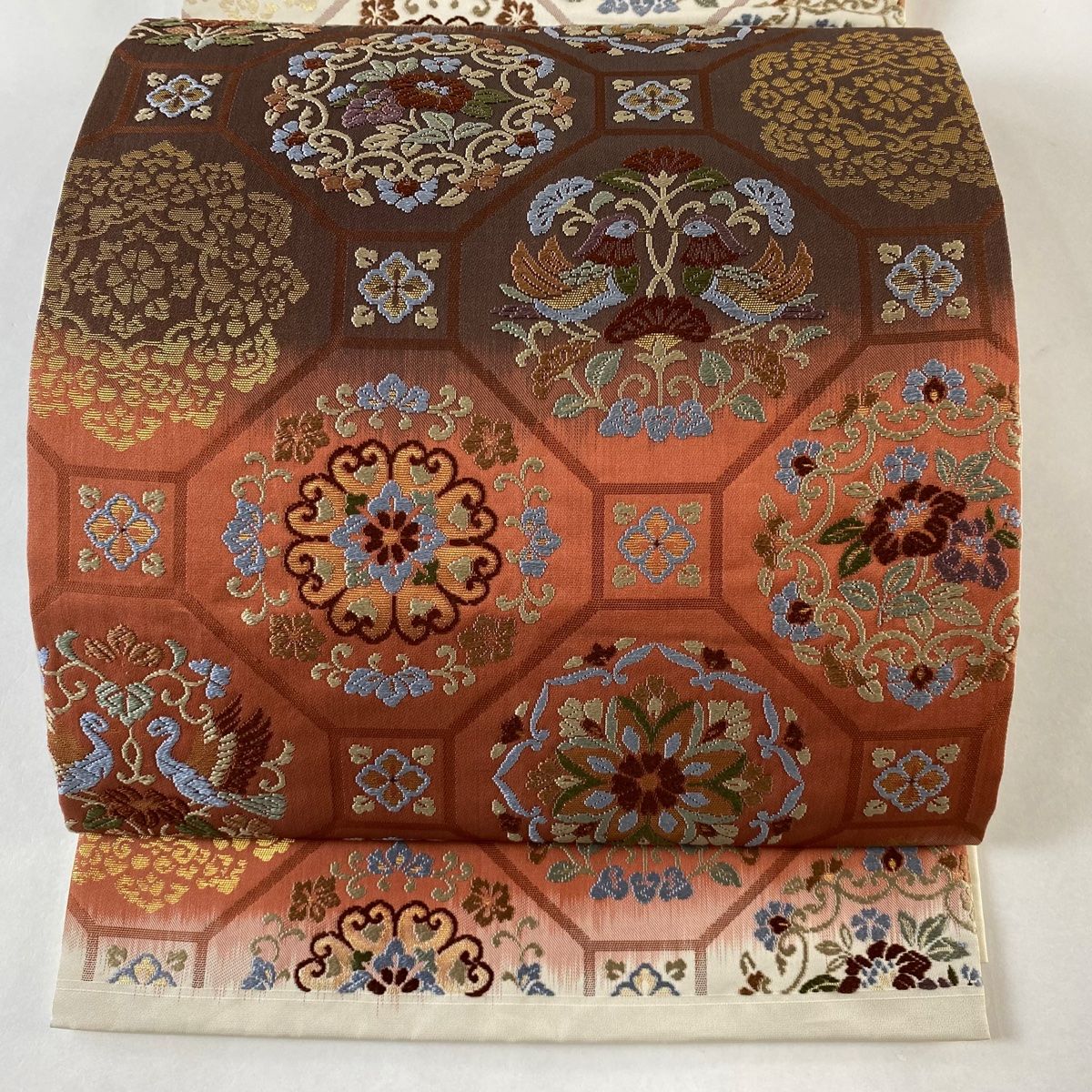 仕立て上がり袋帯　金糸の高級帯 袋帯 京都 しょうざん 高級 金糸 銀糸 ライトベージュ 名物裂 牡丹唐草