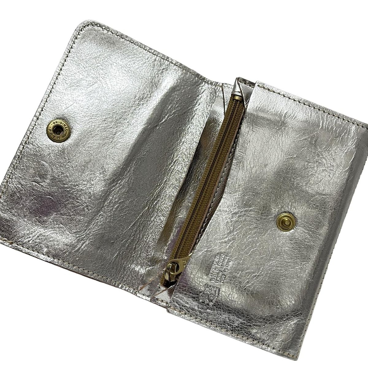 IL BISONTE(イルビゾンテ) 2つ折り財布 - シルバー レザー スマート財布