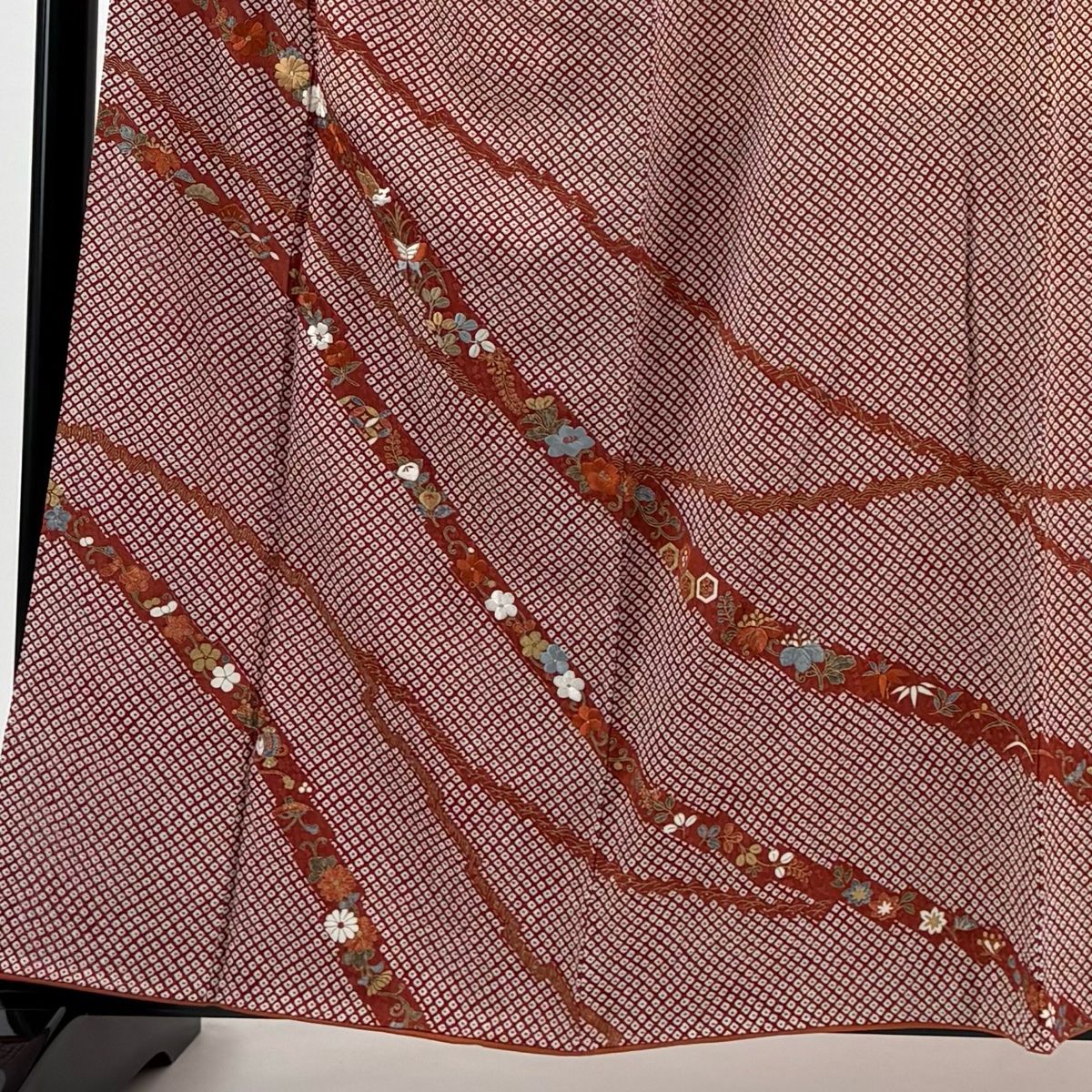 訪問着 身丈160cm 裄丈65.5cm M 袷 花唐草 蝶 金彩 刺繍 赤茶 正絹 優品 【中古】