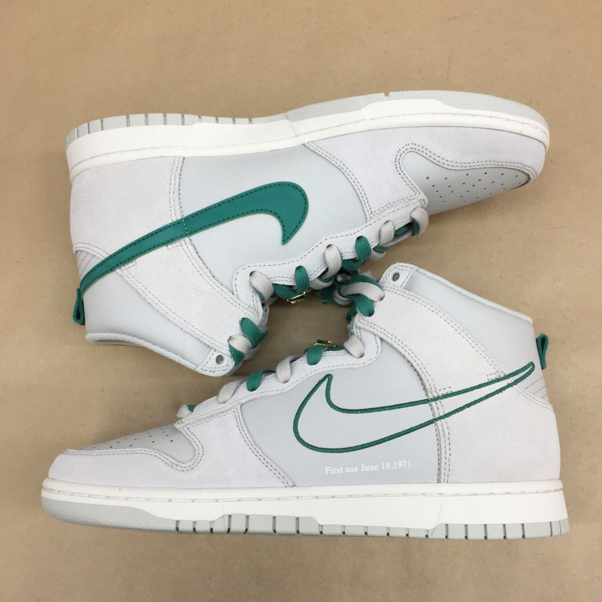 NIKE DUNK HIGH SE FIRST USE Light Bone/Green Noise DH0960-001 