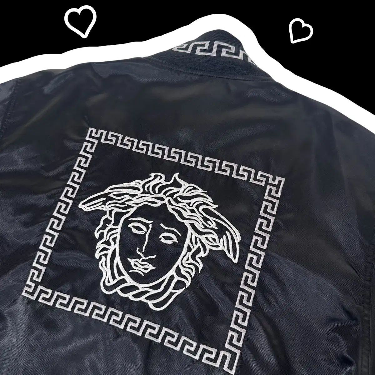 Versace(ヴェルサーチェ) 刺繡 ビッグロゴ 黒 オーバ ジャケット