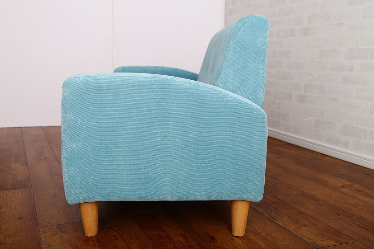 ターコイズブルーの2人掛けソファ！