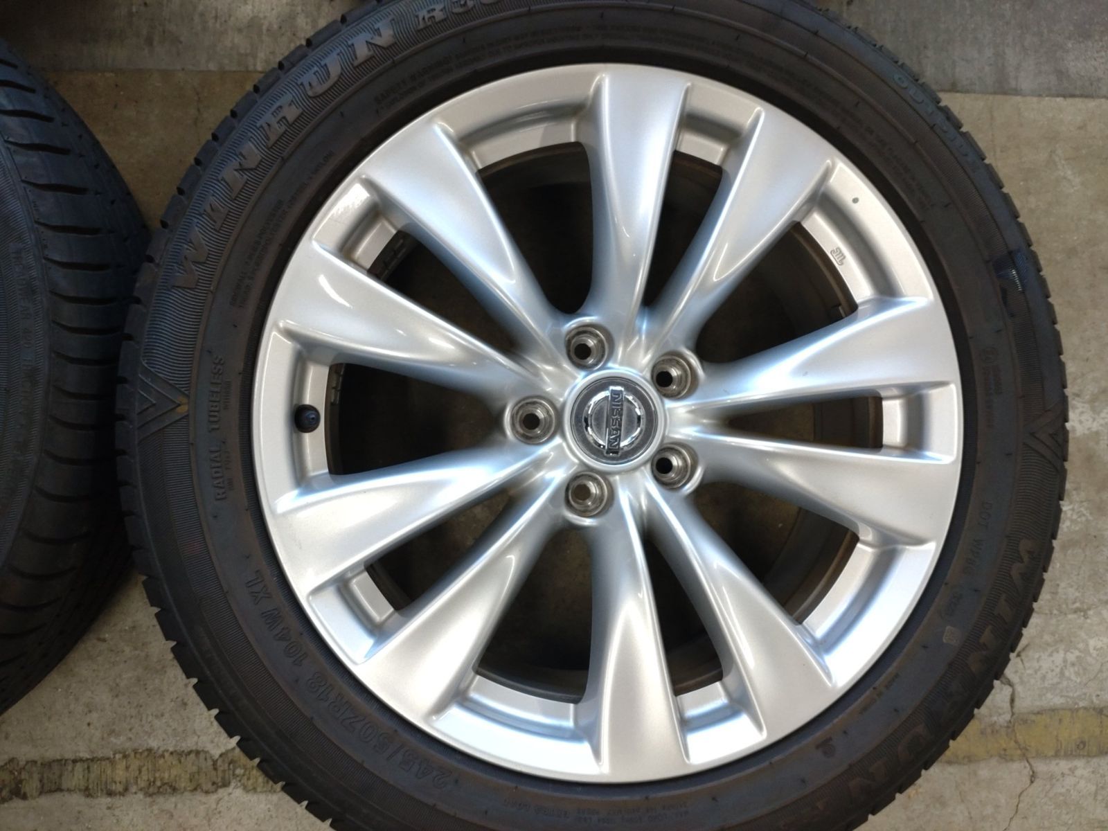Nissan フーガ ホイール + BLIZZAK VRX2 245/45R18 Nissan フーガ ホイール + BLIZZAK VRX2 245/45R18