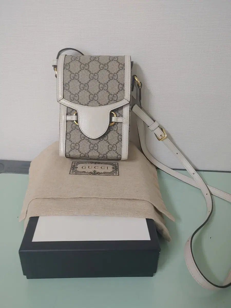 グッチ GG Supreme ミニバック 携帯ホルダーバック