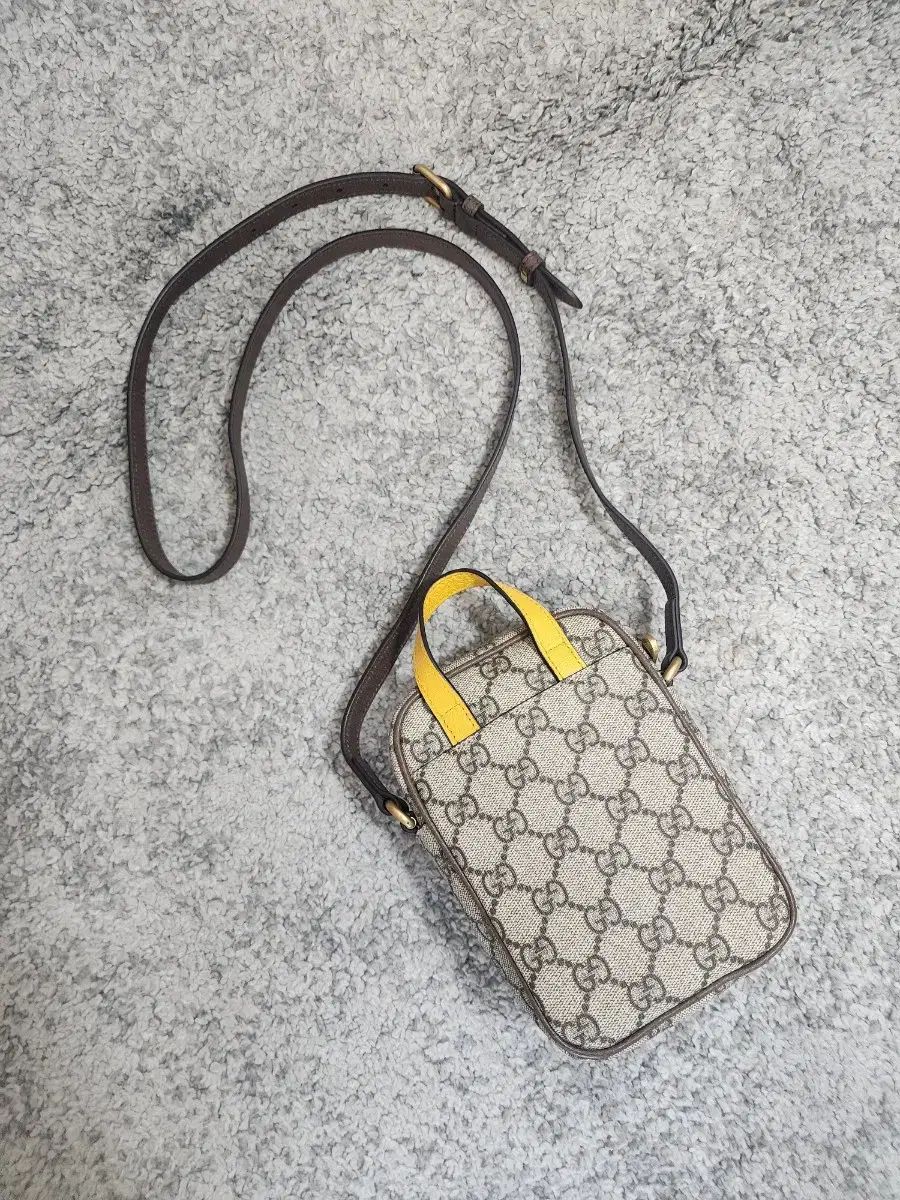 GUCCI グッチ
