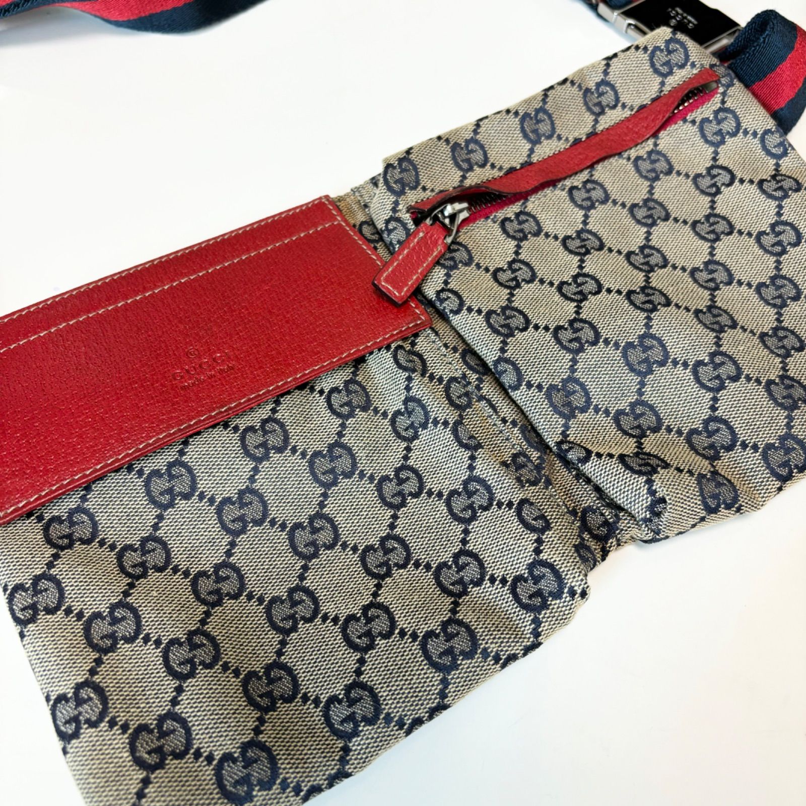GUCCI ウエストポーチボディバッグシェリーラインGGキャンバス赤
